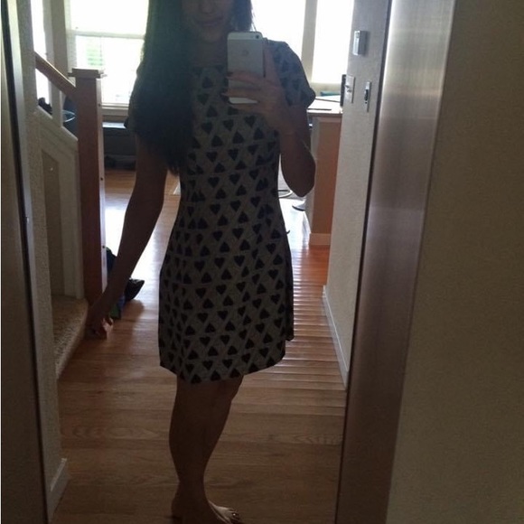 SIZE SMALL WOMEN’S DRESS BEIGE/BLACK HEART PATTERN - Picture 4 of 4